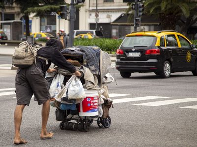 La pobreza alcanzó al 52 % de la población del país en el primer semestre