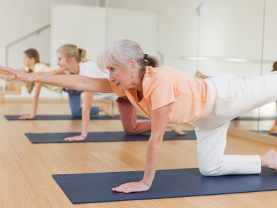Ejercicios de brazos para mayores de 60 años y sin salir de casa: para mantenerte saludable y en forma