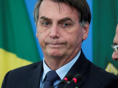 Bolsonaro tuvo que comer pizza en la calle por no estar vacunado: así lo dispone Nueva York