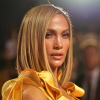 No esperábamos menos: el look de Jennifer López que se robó todas las miradas en los AMAS
