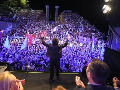 En medio de cambios en su gabinete, Milei cerró la campaña en Rosario con amplio despliegue de custodia