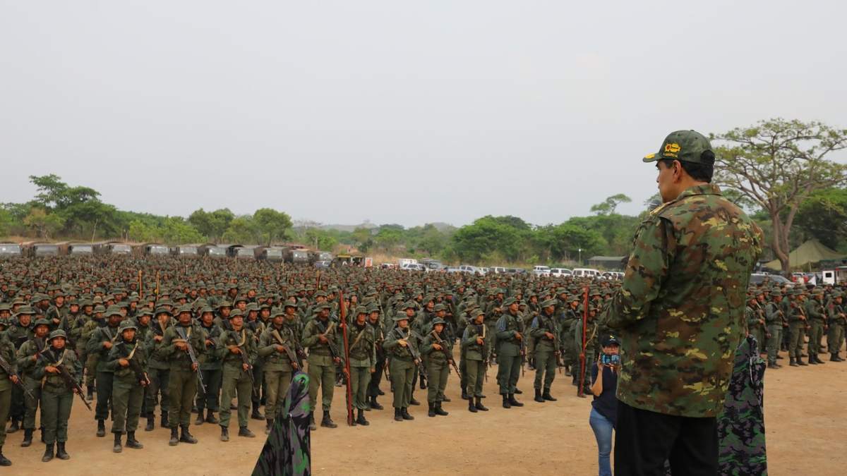 Maduro y su Ejército bolivariano. Acepta desafío