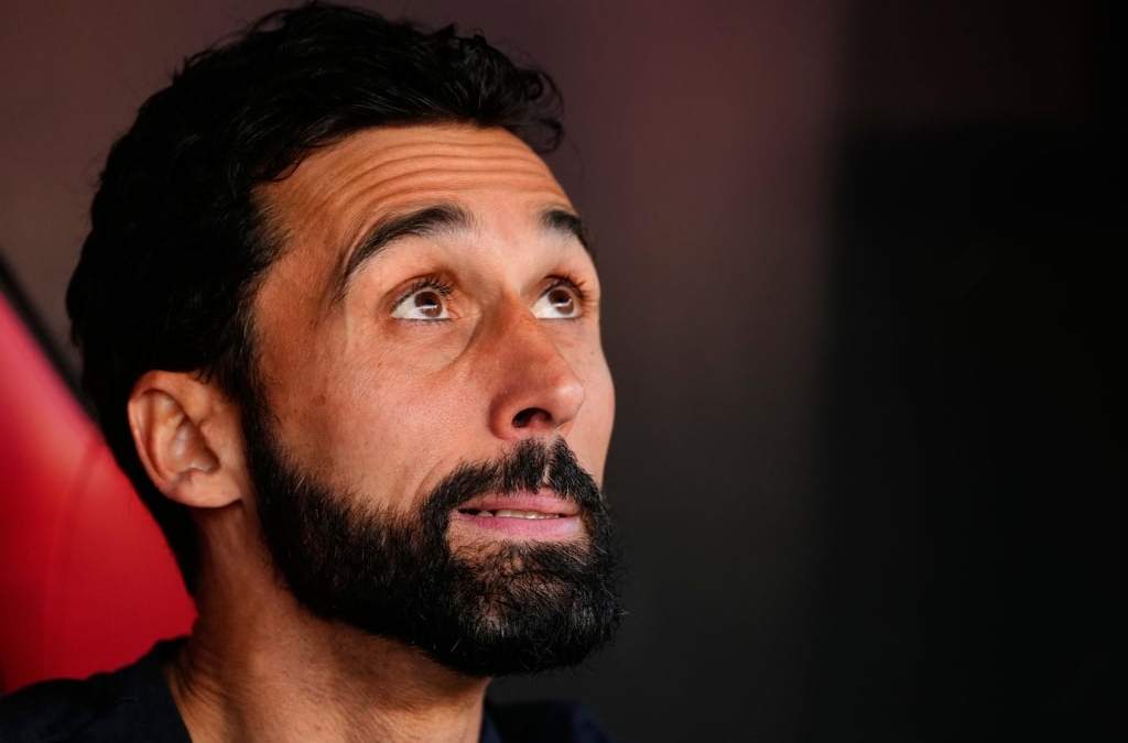 El director técnico del Real Madrid, Álvaro Arbeloa, previo al partido de fútbol de la Liga española contra el Sevilla en el estadio Ramón Sánchez-Pizjuán en Sevilla, España, el domingo 17 de mayo de 2026