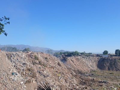El humo tóxico del ex basural "El Pozo" no da tregua desde el sábado