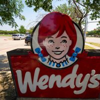 Wendy's cerrará cientos de sucursales en EU en un intento por frenar la caída de sus ganancias