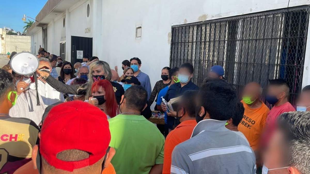 Layda Sansores en el Cereso de San Francisco Kobén
