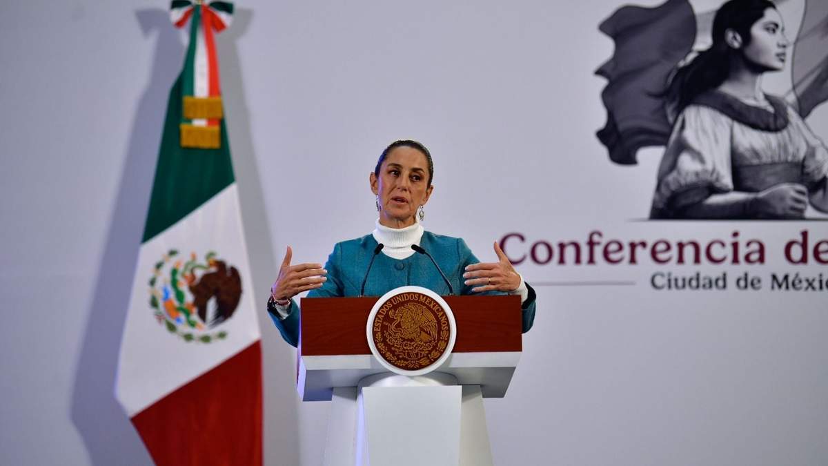 La presidenta durante la "mañanera del pueblo"