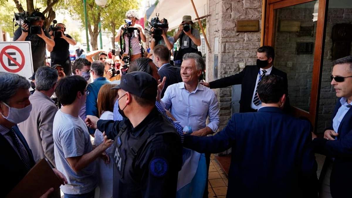 Mauricio Macri en las puertas del juzgado de Dolores. Fuente: (Twitter)