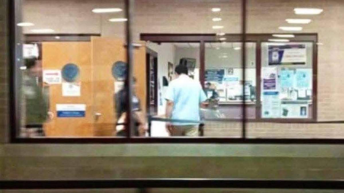 El diputado Mario López Hernández en las oficinas de la CBP