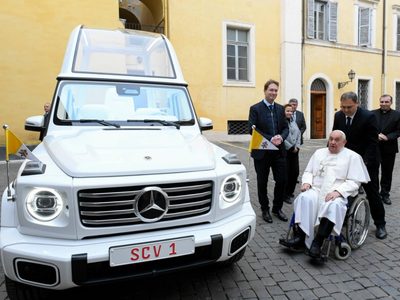 El Papa pasa "bien" la noche, se ha levantado y desayunado