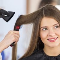 Lo que ocultan los peluqueros: el truco para mantener tu cabello sin frizz y súper brilloso con solo 1 ingrediente