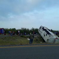Vuelca en NL autobús procedente de Houston; hay un muerto y 20 heridos