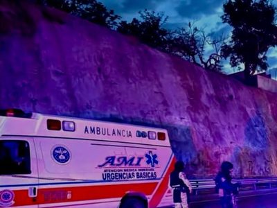 Sicarios interceptan ambulancia y rematan a tres heridos y al acompañante rumbo a Acapulco