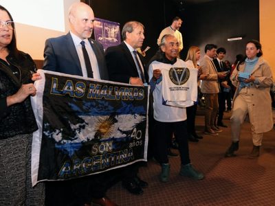 176 excombatientes de Malvinas recibieron sus medallas en forma de homenaje