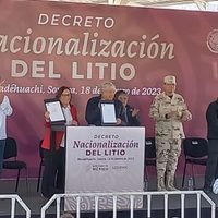 AMLO firma decreto de nacionalización del Litio en Bacadéhuachi, Sonora