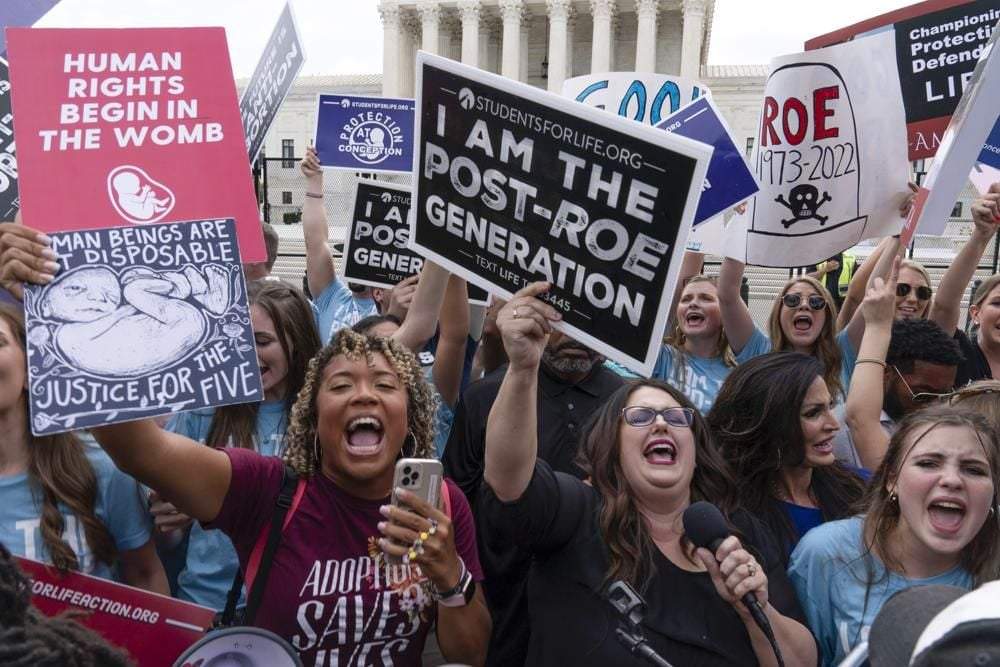 Protestas por el fin a la protección constitucional del aborto en Estados Unidos