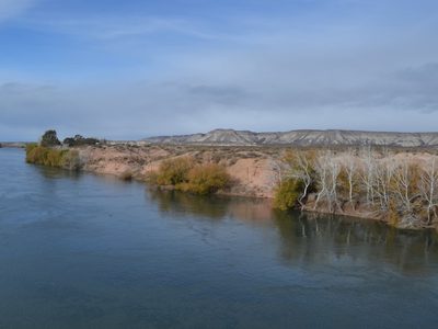 Atención bañistas: el Limay aumentó sus caudales para una mayor generación de energía