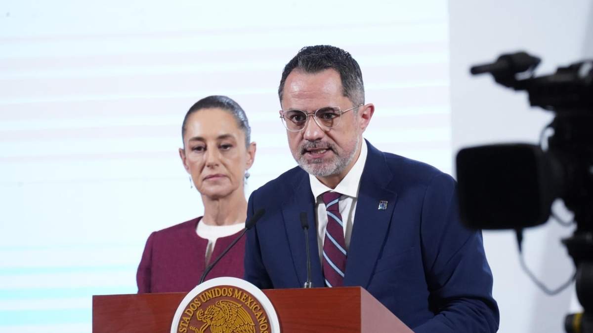 Iván Escalante, titular de la Procuraduría Federal del Consumidor (Profeco) con Sheinbaum