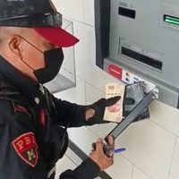Desmantelan trampa en cajero automático y recuperan 900 pesos en Ecatepec