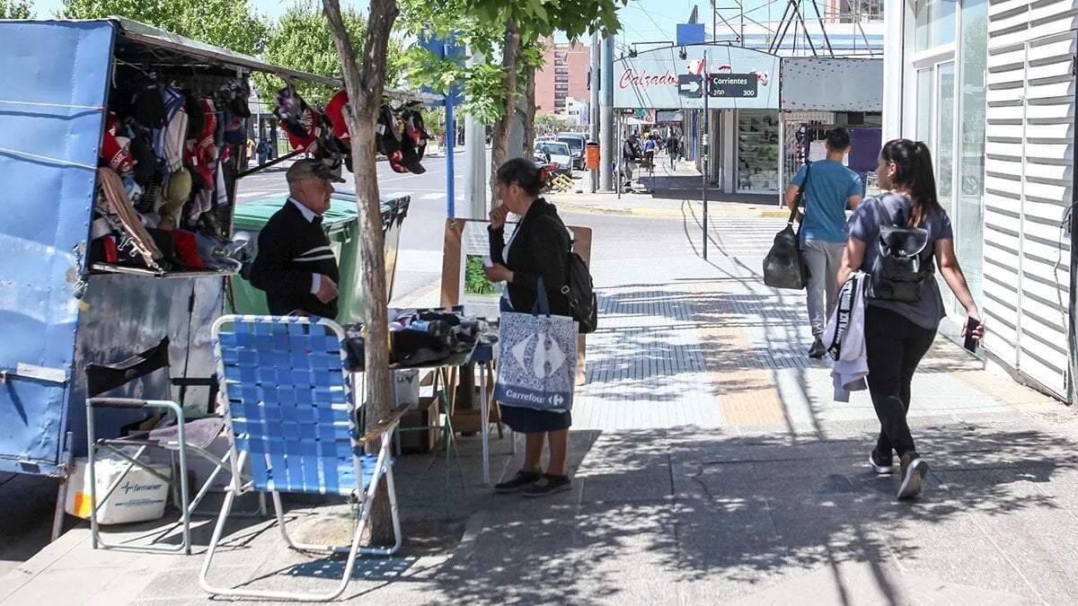 Puesto de venta ambulante en Neuquén. Fuente: (LMNeuquén).