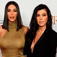 ¡PURO PUÑETAZO! Kourtney y Kim Kardashian protagonizaron una pelea sin precedentes… ¡POR ESTO!