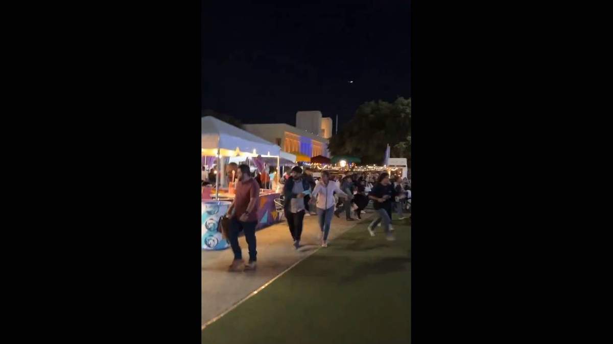 Asistentes a la Feria de Texas corren tras escuchar los disparos