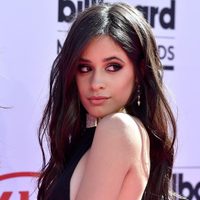 ¿Está permitido? Nadie lo sabe, pero a Camila Cabello no le importó, se quitó todo y así se mostró