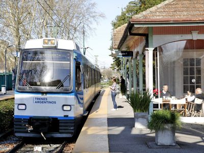 Trenes Argentinos incorporó energía solar para iluminar sus pasos a nivel
