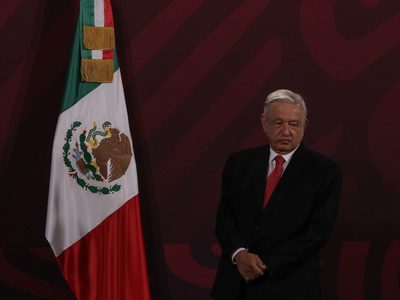 Los comisionados del INAI “no ayudan en nada”, al menos deberían bajarse el sueldo: AMLO