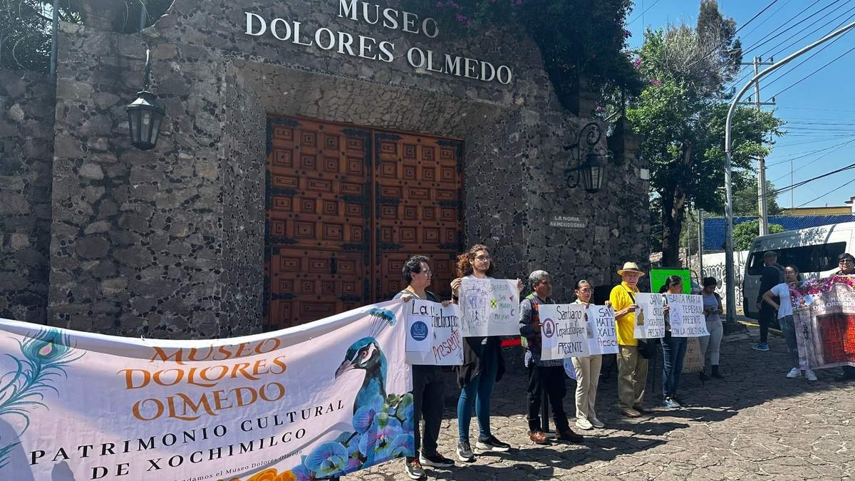 La manifestación frente al Mueo Dolores Olmedo