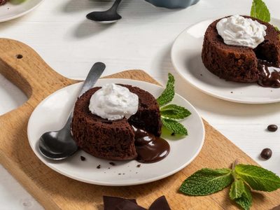 Una bomba de sabor: aprendé a hacer volcán de chocolate con leche condensada y endulzá tu tarde