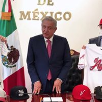 López Obrador anuncia los dos nuevos equipos de la Liga Mexicana de Beisbol: Mariachis y Águila