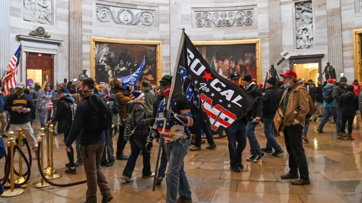 Disturbios dentro y fuera del Congreso de los Estados Unidos. Fuente: (Twitter)
