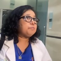 Marilyn Cote dice contar con títulos para ejercer la psiquiatría; sigue dando consulta