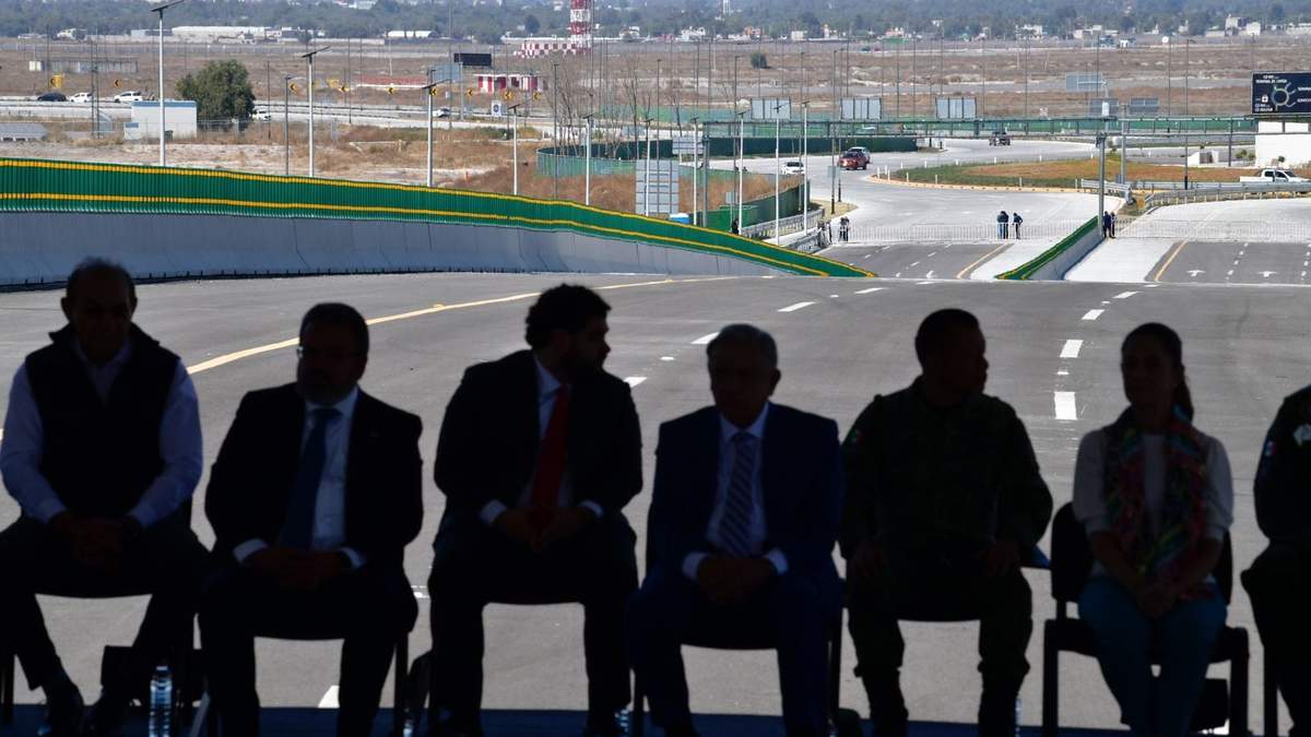 AMLO y gabinete en la inauguración de la vialidad principal al AIFA
