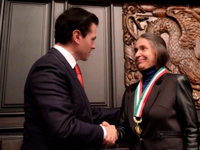 Carabias pide 'debate profundo e incluyente” de Ley de Seguridad Interior; recibe la Belisario Domínguez