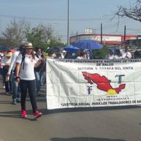 Oaxaca: marchan por el Día del Trabajo maestros, médicos, burócratas, transportistas...