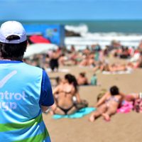 Controles, distanciamiento y mucha vigilancia: así transcurre el fin de semana largo en la costa
