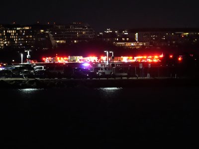 Van 40 cuerpos recuperados tras choque de avión con helicóptero en Washington
