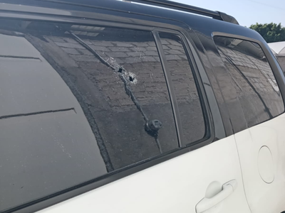 Balean camioneta de candidato de MC a la alcaldía de Tehuacán, Juan Sandoval Martínez