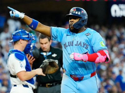 Vlady Jr. dispara jonrón ante Ohtani y Azulejos empatan Serie Mundial con victoria sobre Dodgers