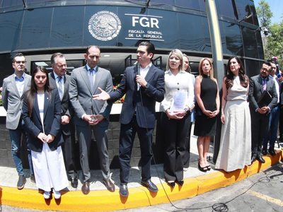 PAN presenta denuncia en la FGR contra Andrea Chávez por 15 delitos