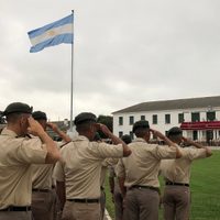 Aprueban una suba escalonado para las Fuerzas Armadas