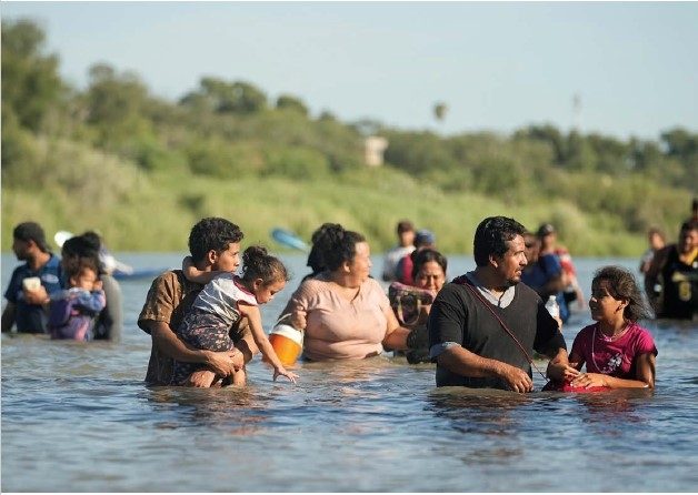 Río Bravo Cruce peligroso. AP photo  Eric Gay