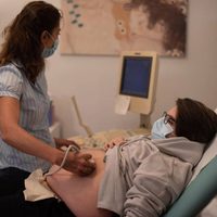 Da a luz el primer "padre gestante" de España