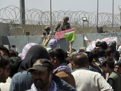 Advierten sobre un posible "ataque inminente" en el aeropuerto de Kabul: piden no acercarse