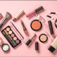 El eyeliner que rejuvenece: cómo usarlo después de los 50 sin fallar en el intento