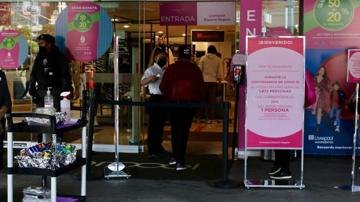 Desde temprana hora, decenas de personas acudieron a los establecimientos comerciales