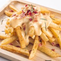 Papas crocantes con salsa de quesos: el secreto para que salgan cremosas por dentro, sin freir