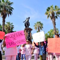 Trabajadores de limpieza exigen el pago de 23 mdp a la Secretaría de Salud de Michoacán